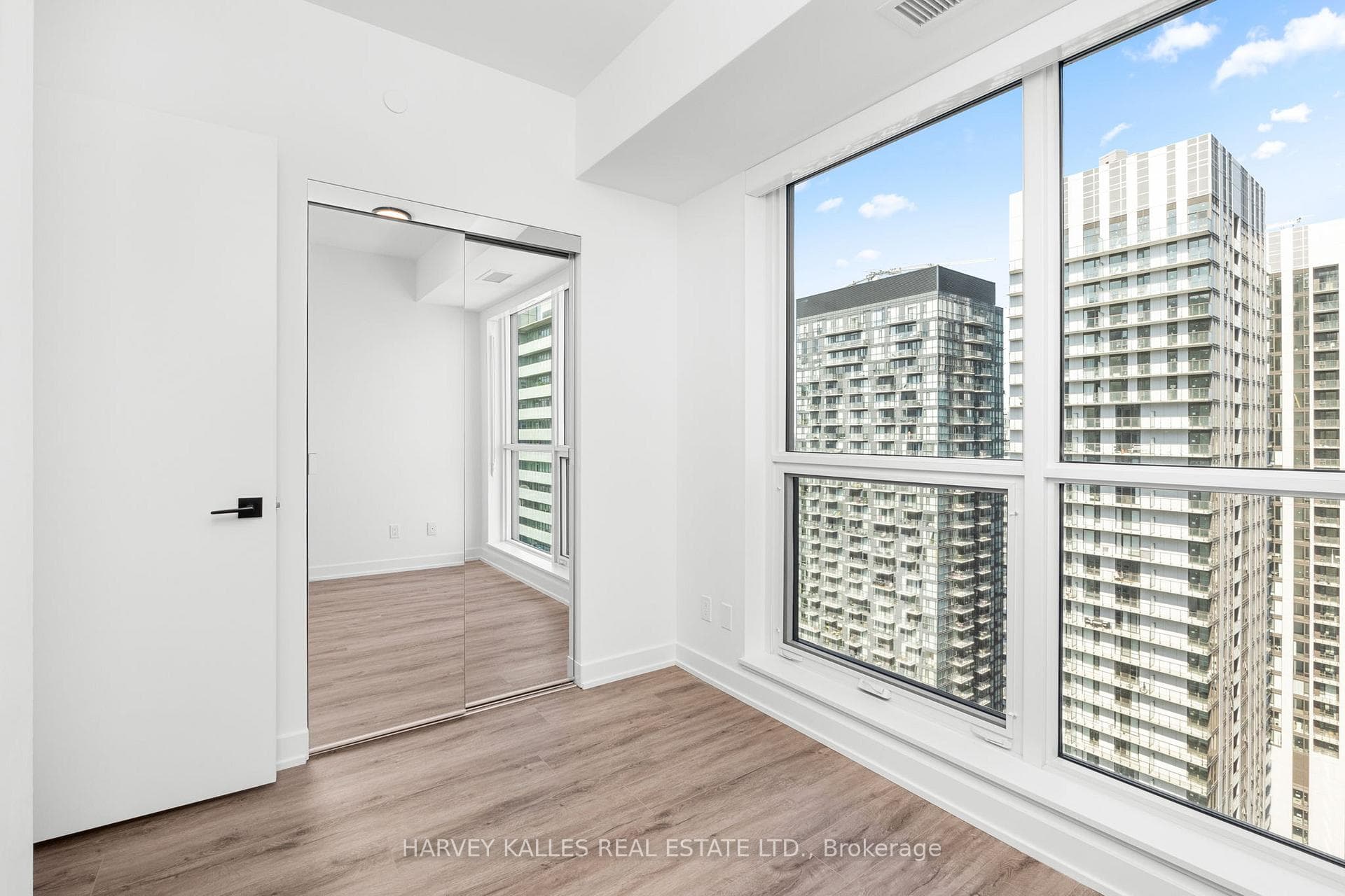 327 King Street Unit 4205 photo 15