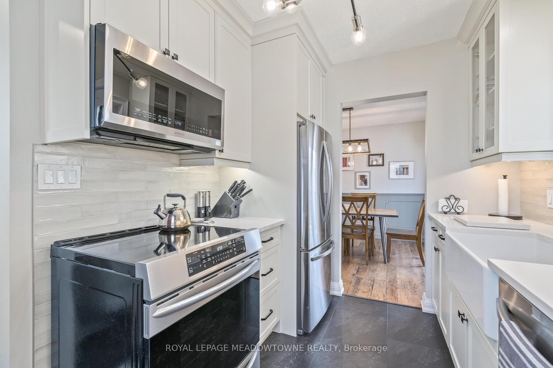 284 Maple Avenue photo 15