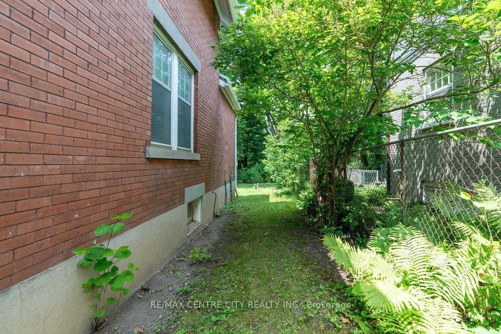43 Riverview Avenue photo 32