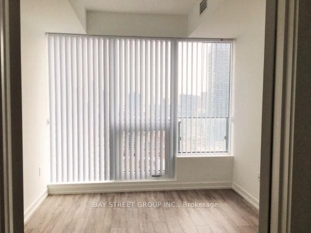 77 Shuter Street Unit 2105 photo 9