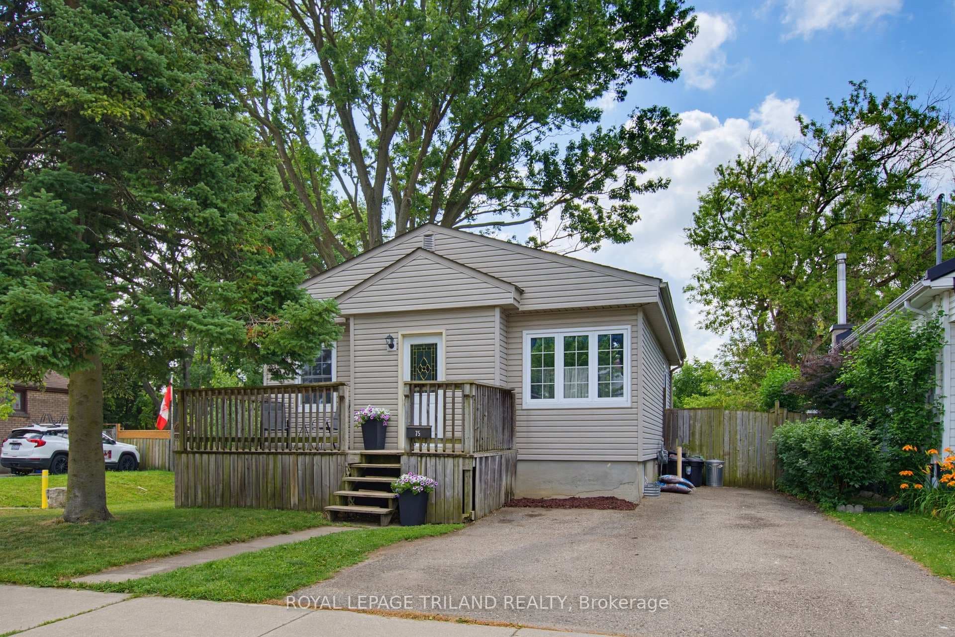 75 Connaught Avenue photo 1