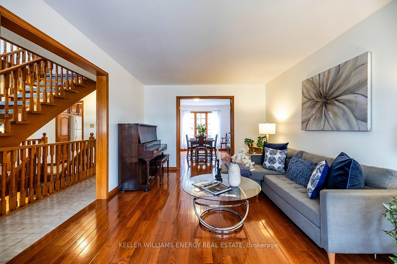Seamless Living and Dining