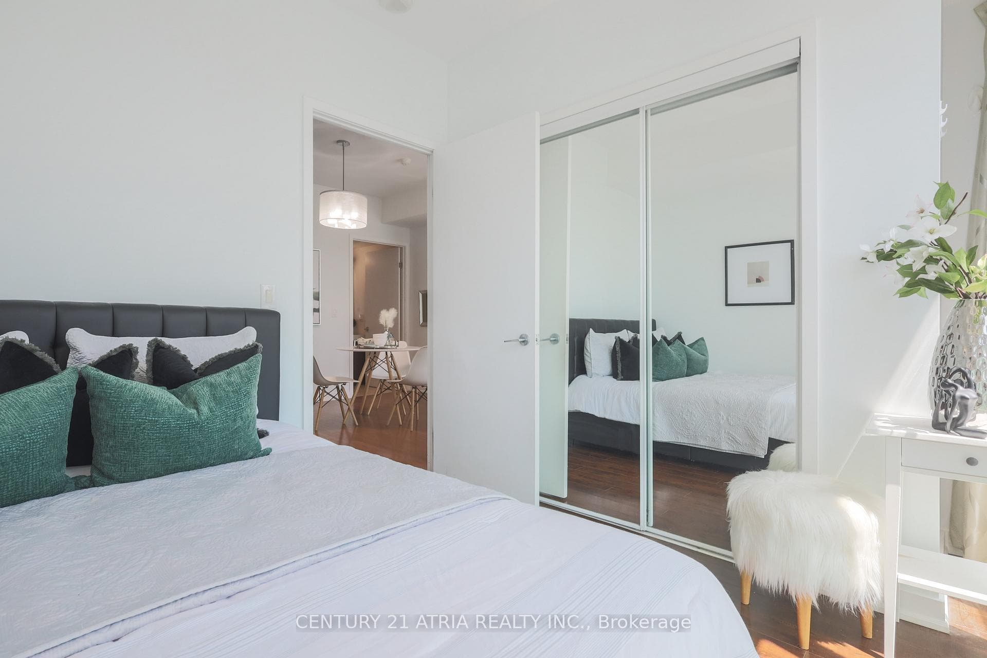 14 York Street Unit 1002 photo 15