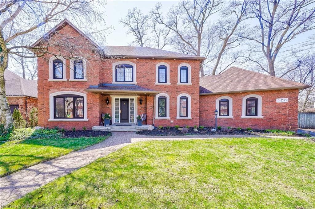 128 WHITTINGTON Place photo 3