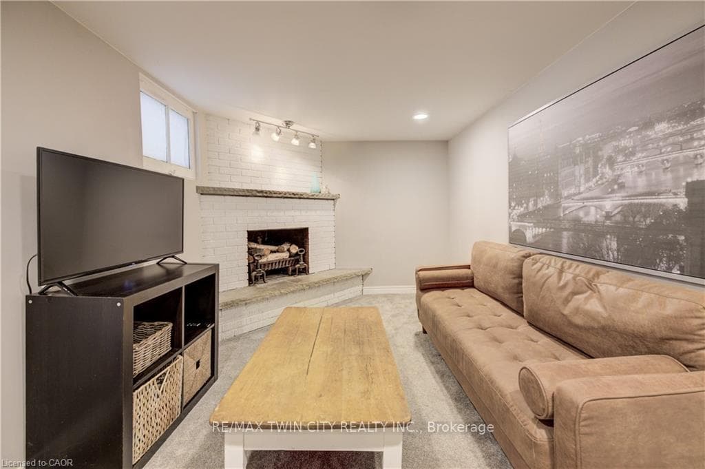 90 BROCK Street photo 18