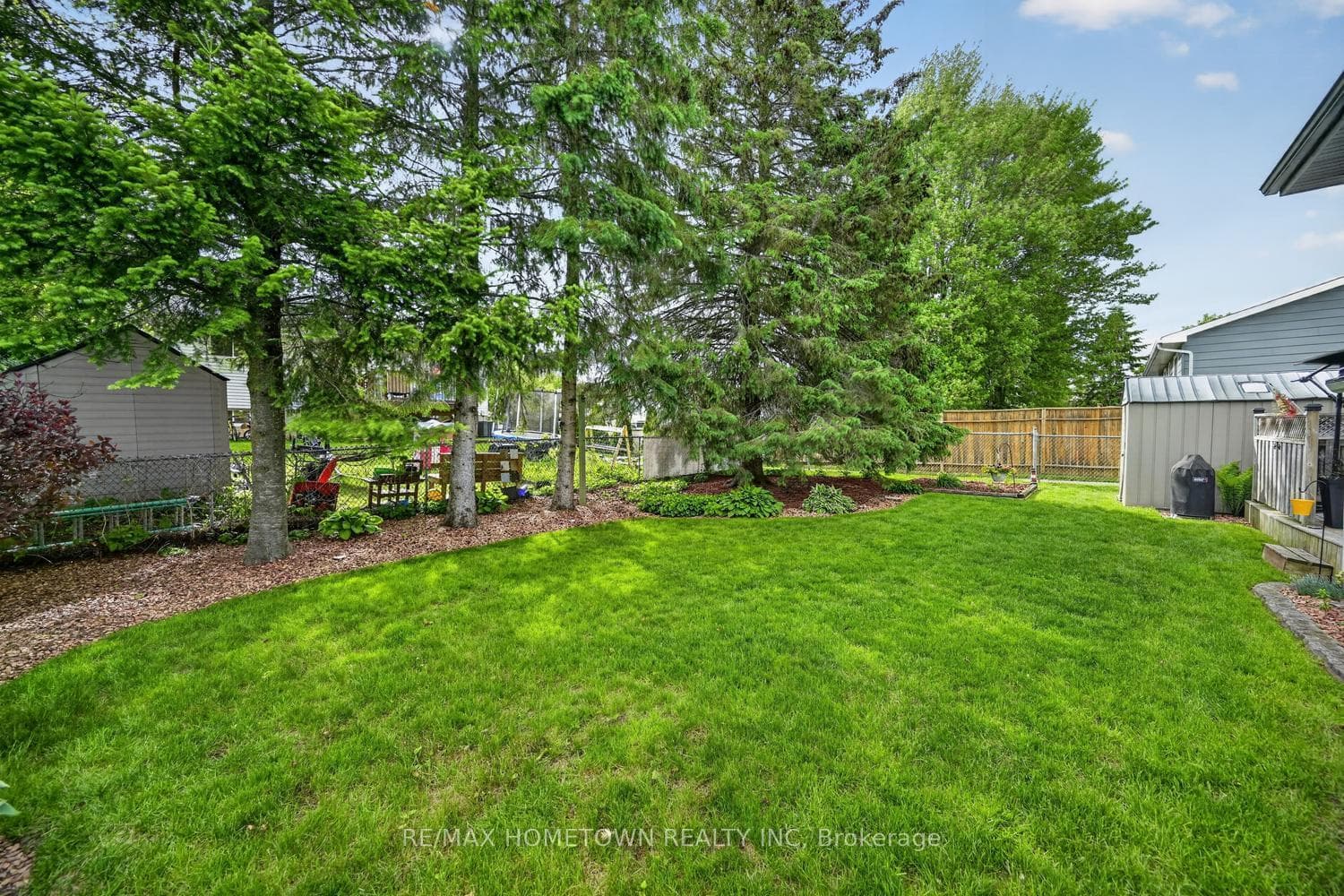 736 Comstock Crescent photo 7