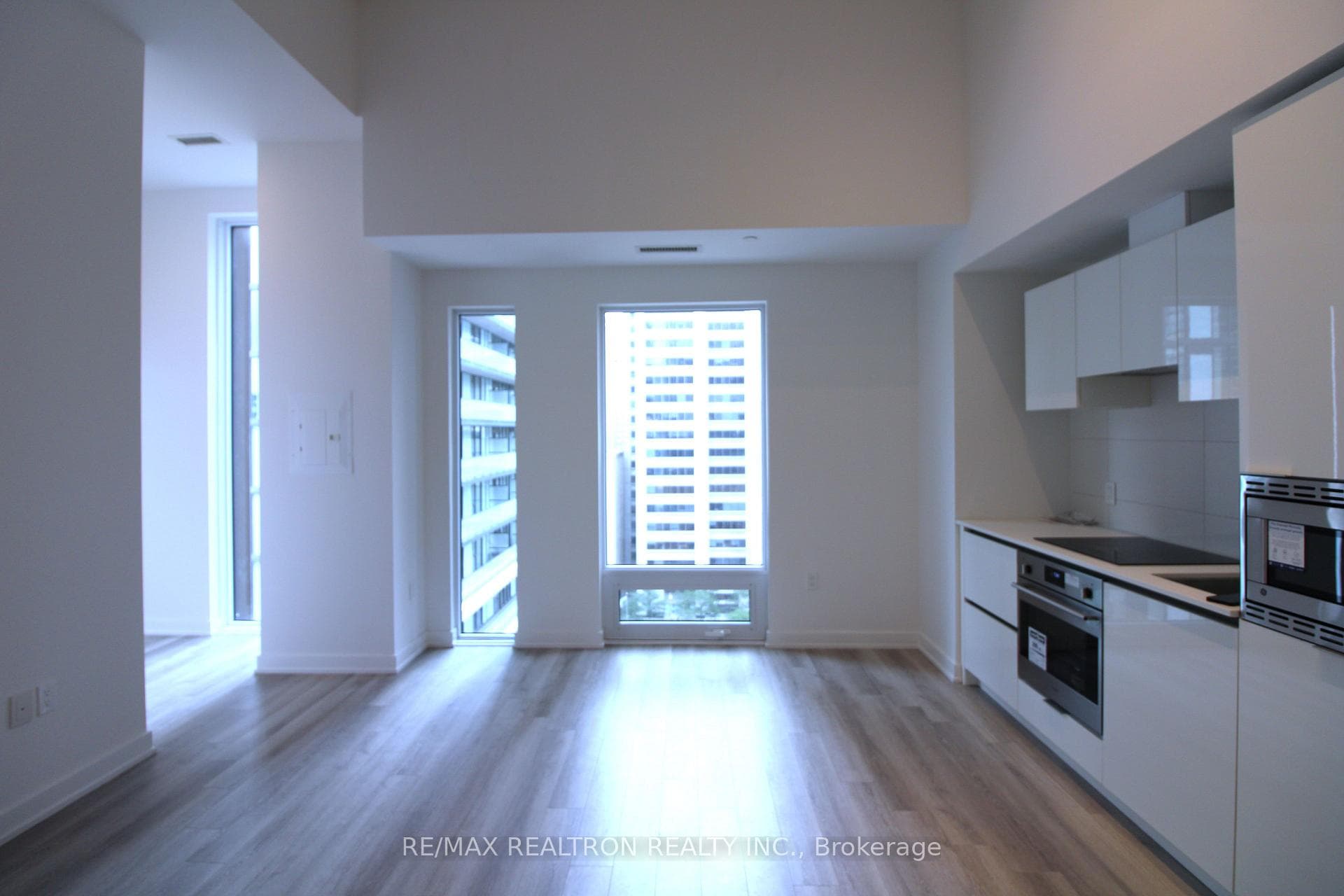 238 Simcoe Street Unit 1103 photo 4