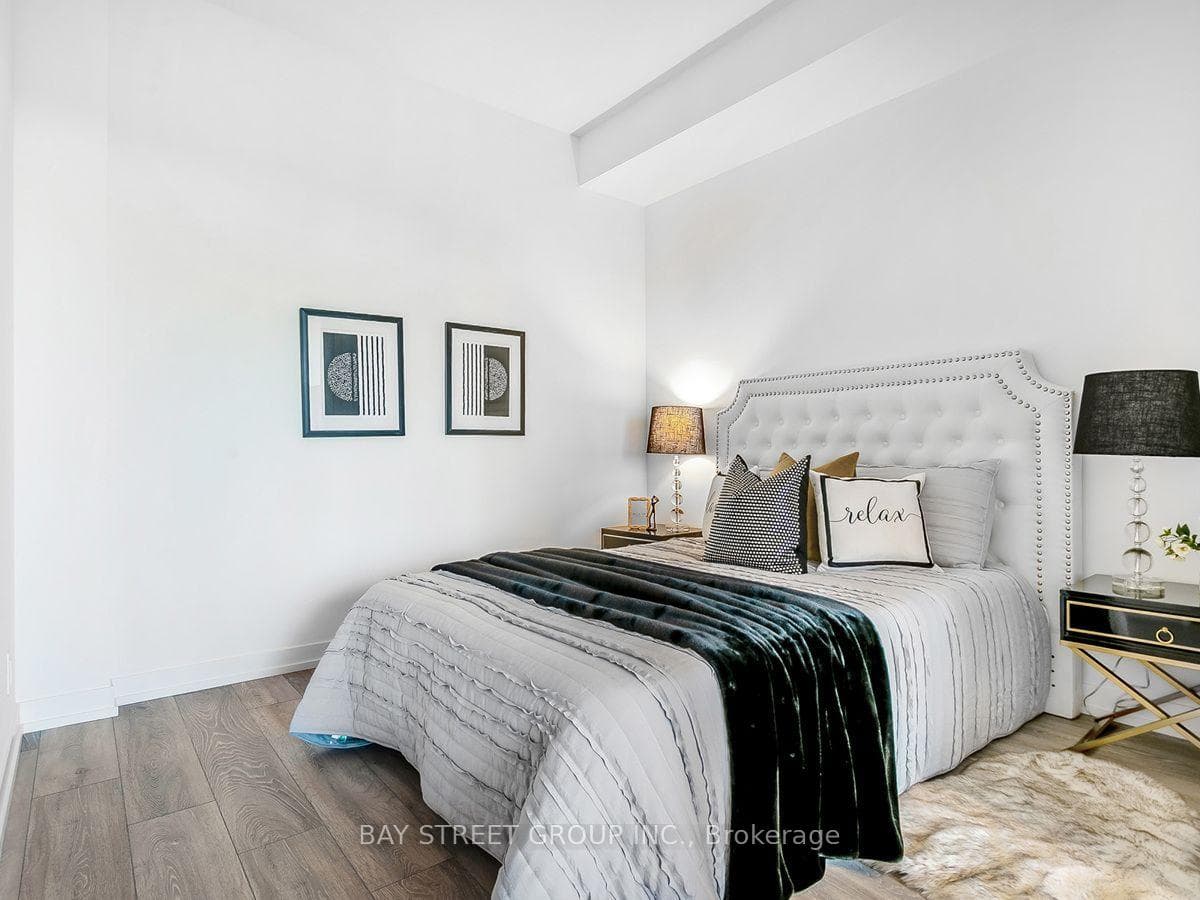 2020 Bathurst Street Unit 1812 photo 9
