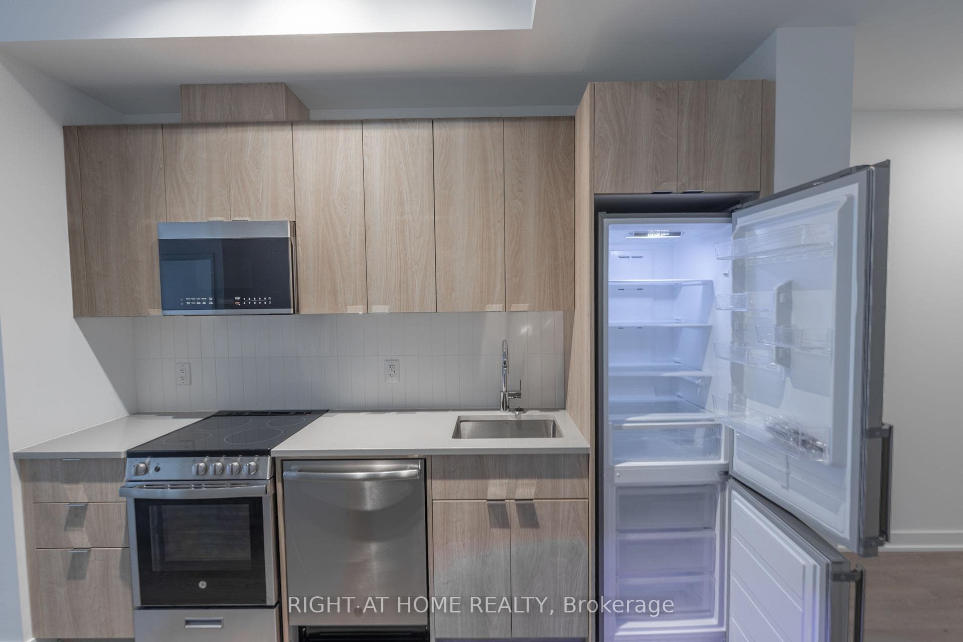 1660 Bloor Street Unit 402 photo 18