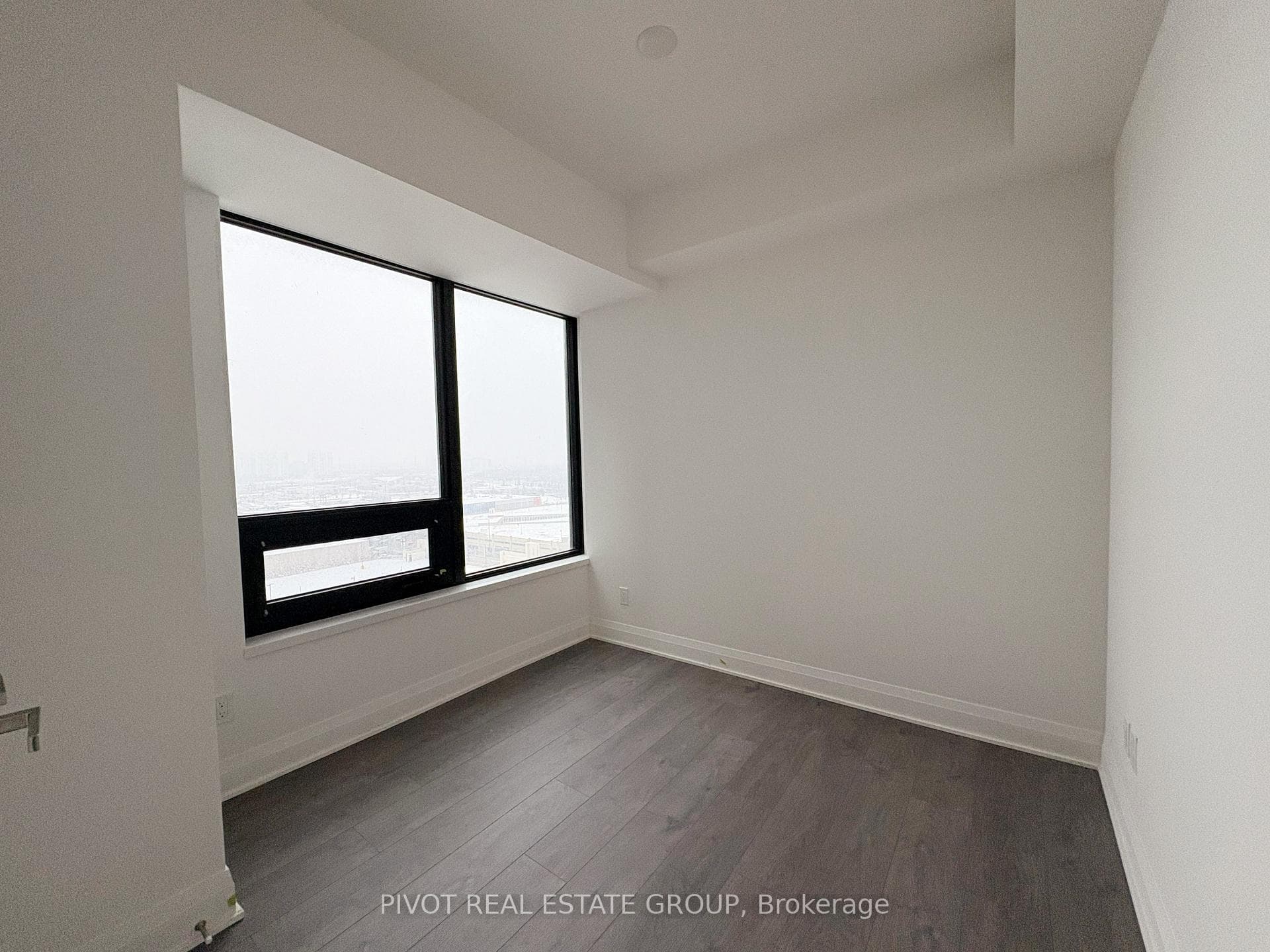 2 Erskine Road Unit 1210 photo 6