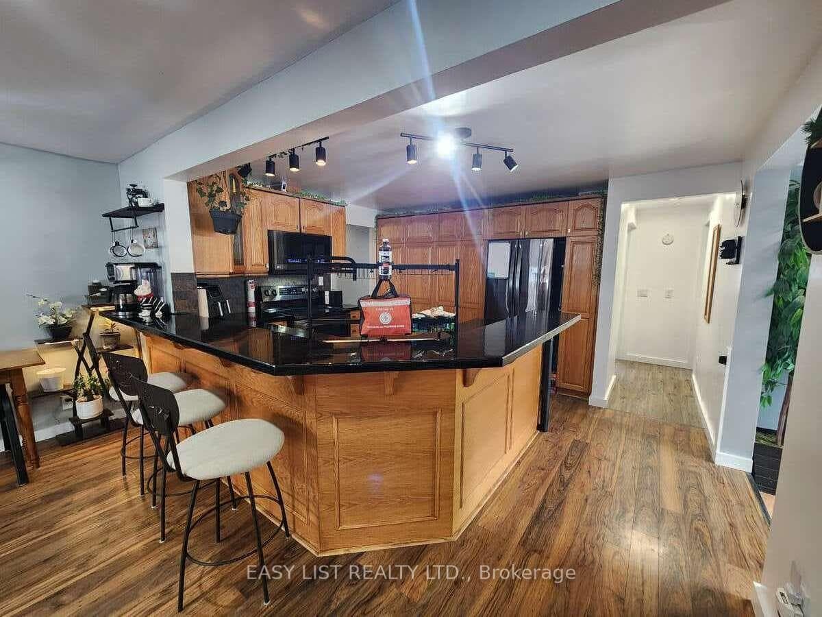 516 Bay Street photo 7
