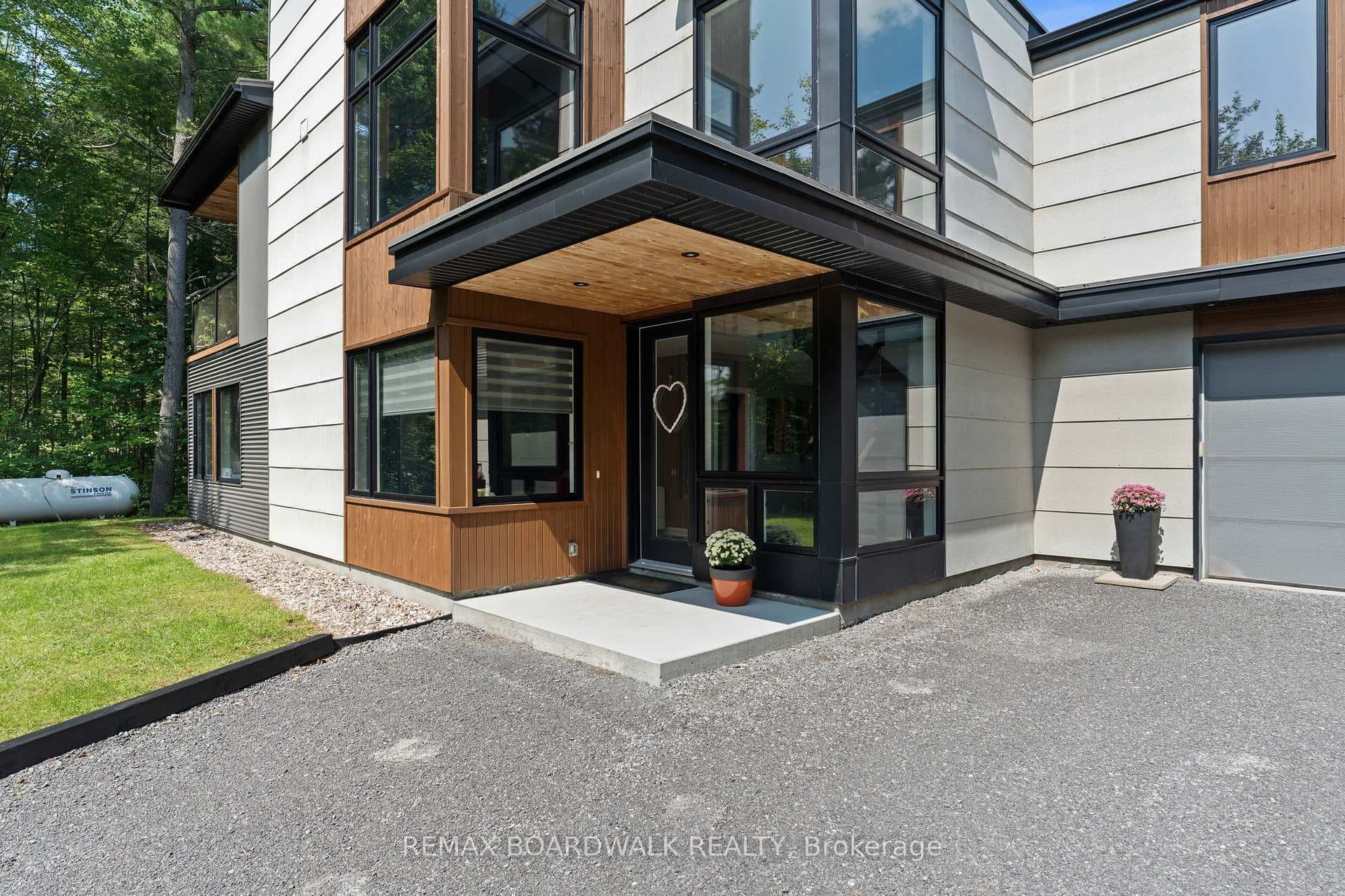 108 EDITH MARGARET Place photo 4