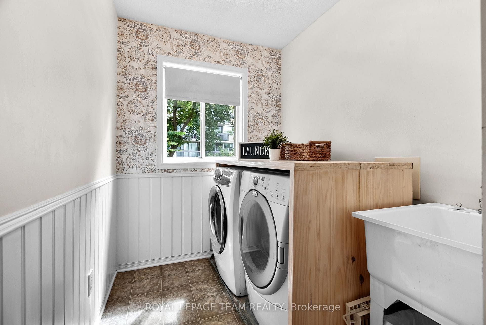 2122 Saunders Avenue photo 24