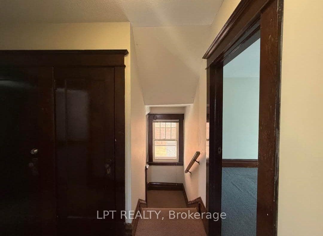 322 Waverley Street photo 8