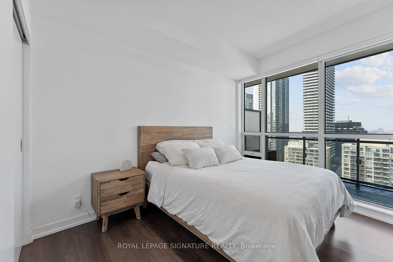 89 Dunfield Avenue Unit 1702 photo 21