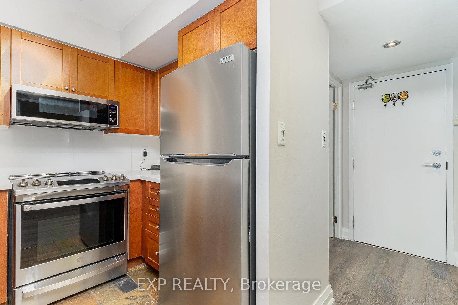 230 King Street Unit 614 photo 11