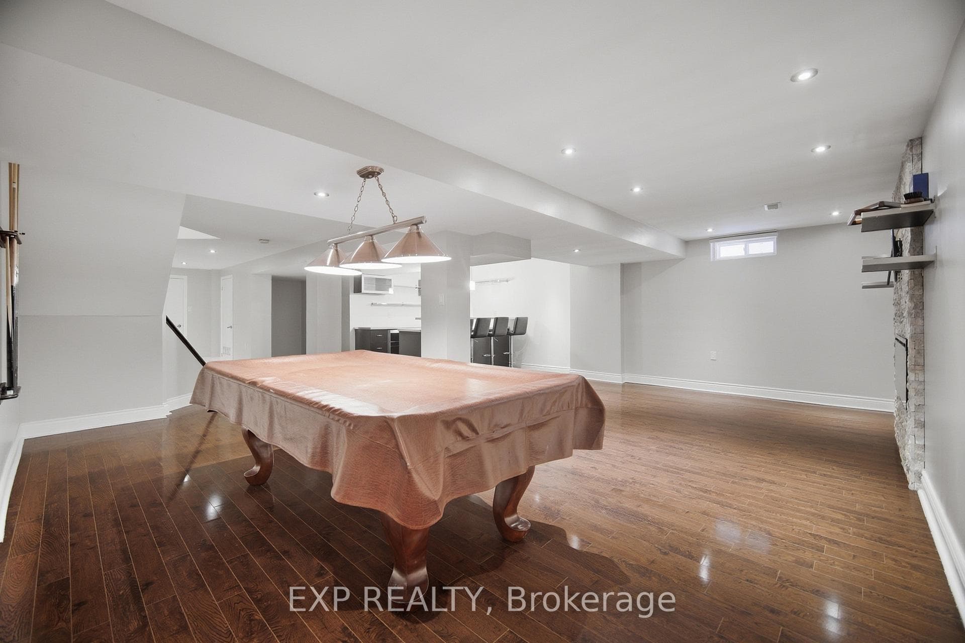 94 Kingsview Drive photo 46