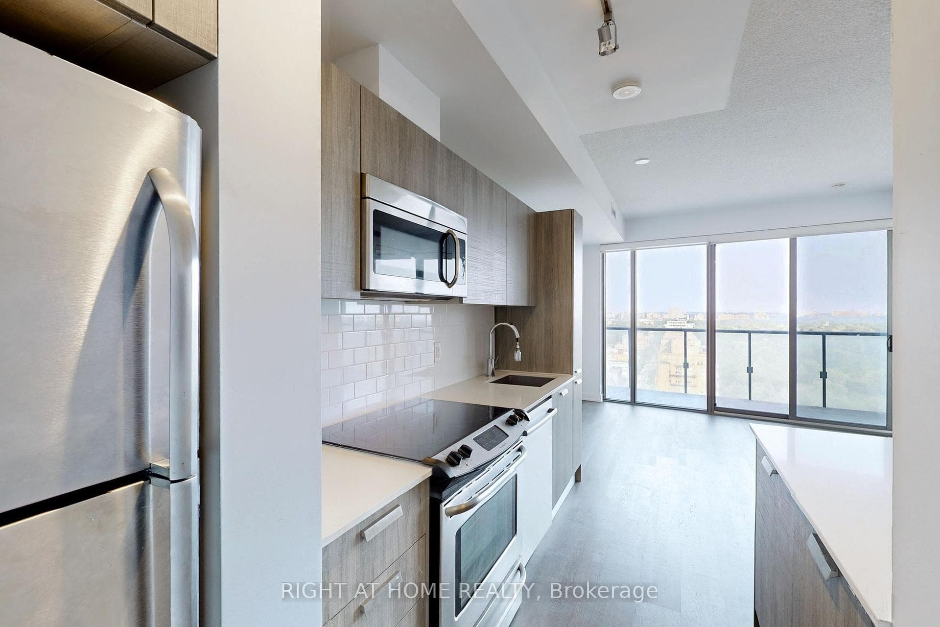 1815 Yonge Street Unit 2207 photo 20