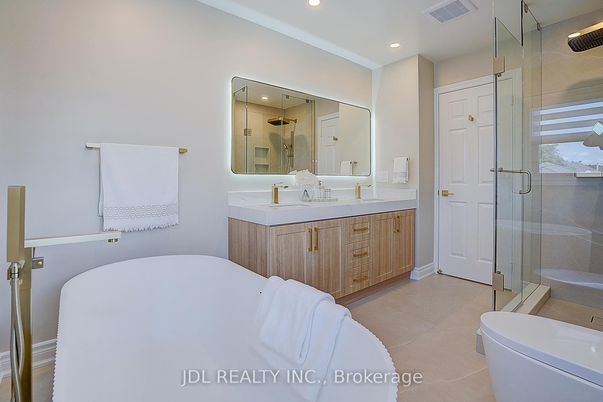 148 Manhattan Drive photo 29