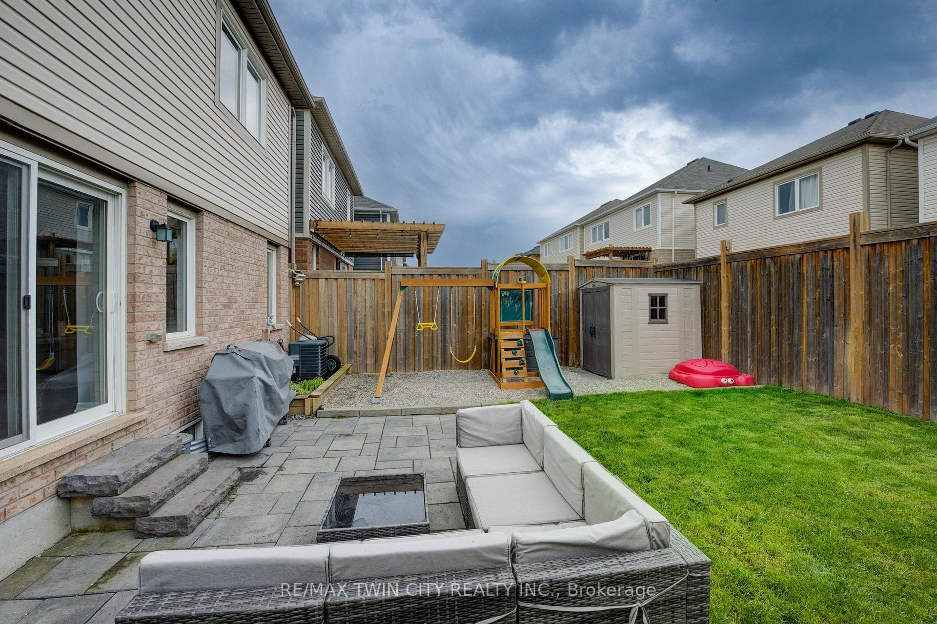 242 Pineglen Crescent photo 31