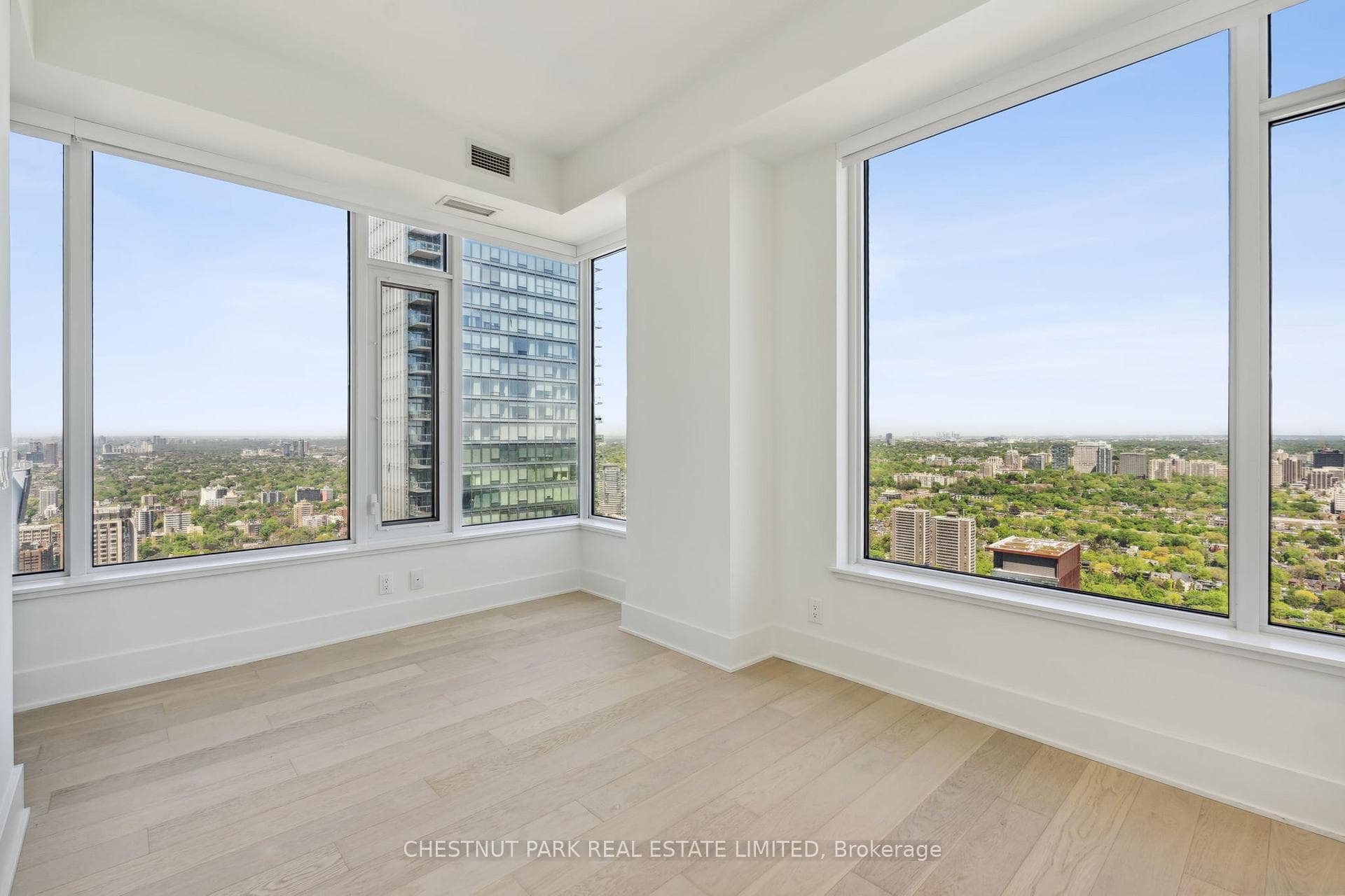 11 Yorkville Avenue Unit 4302 photo 17