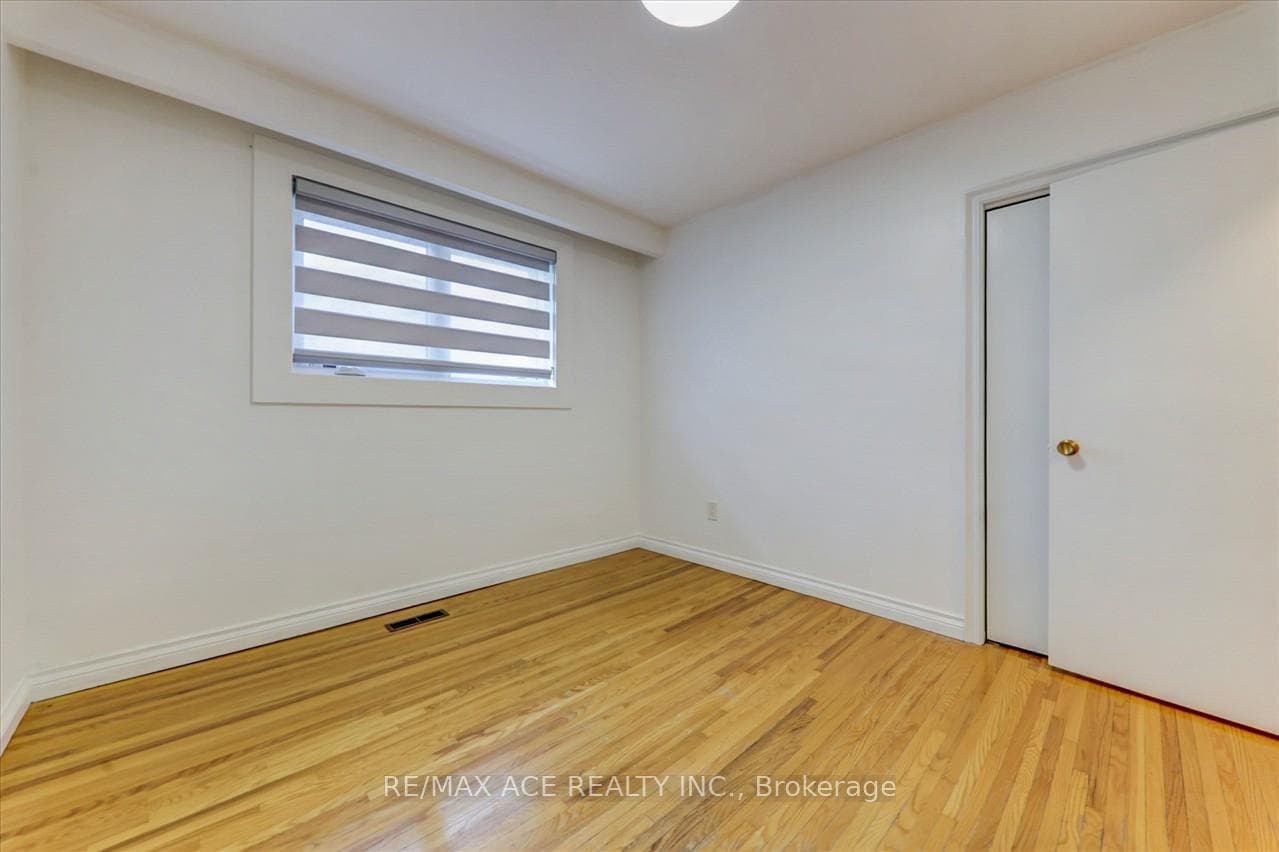 124 Honeywood Road photo 20