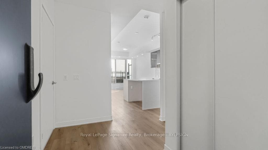 405 DUNDAS Street Unit 330 photo 5