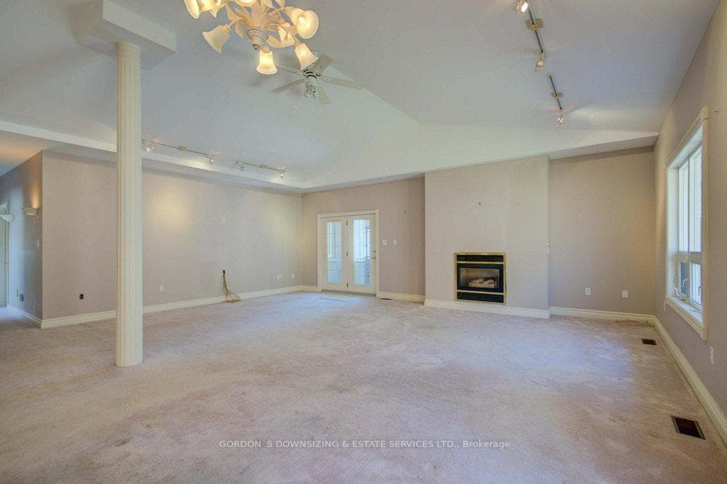 449 Townsend Road photo 9