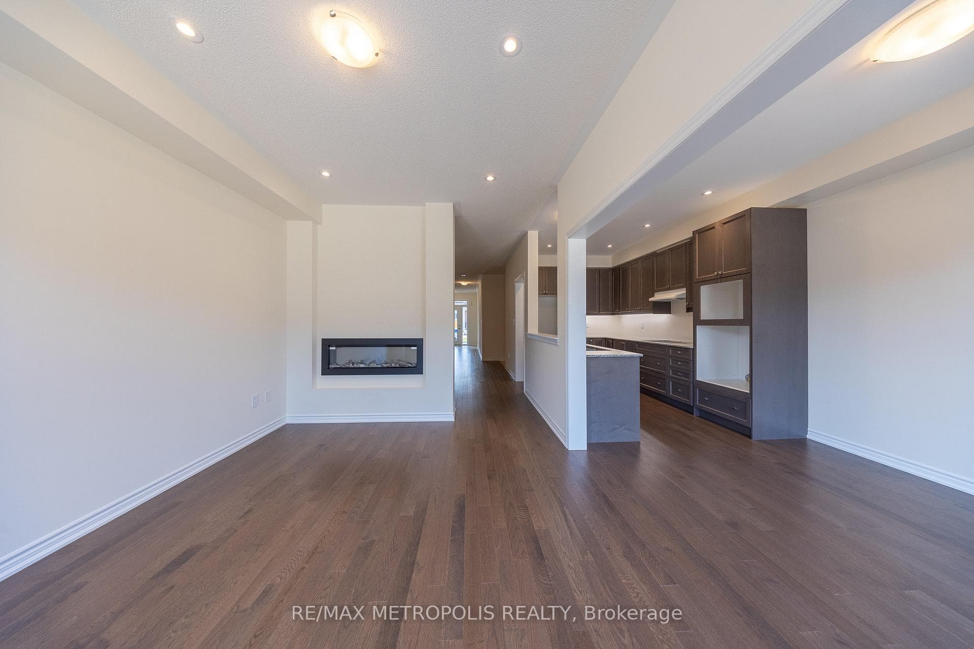 60 Mountainside Crescent photo 11