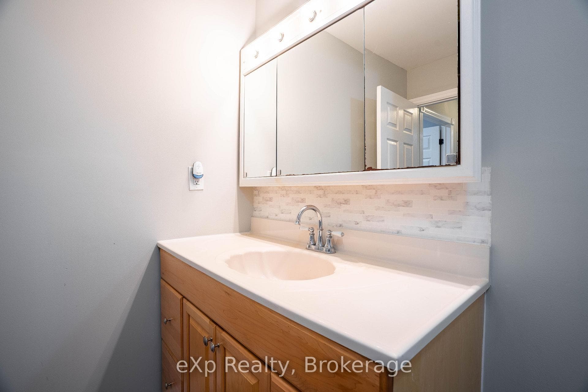 Main Floor Washroom - 4pc