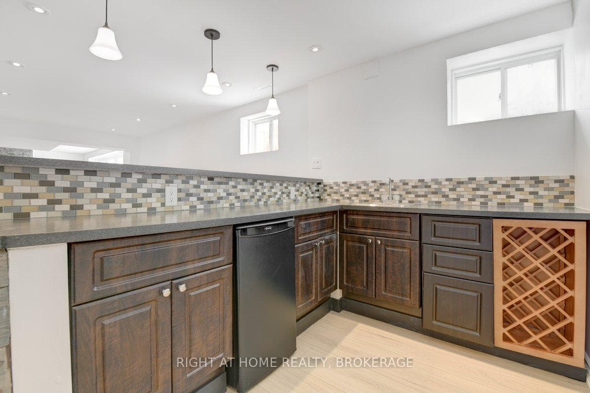 2221 Glazebrook Circle photo 35