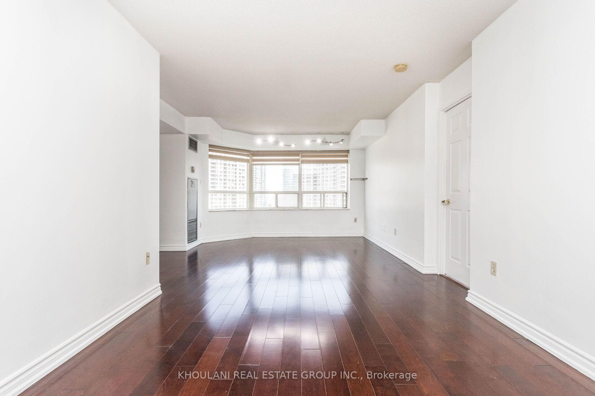 335 Webb Drive Unit 2006 photo 10