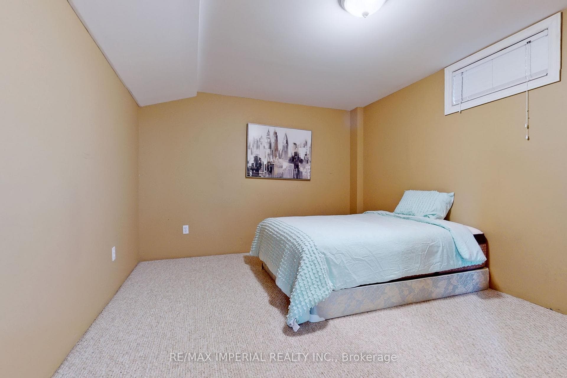 158 Chambers Crescent photo 37
