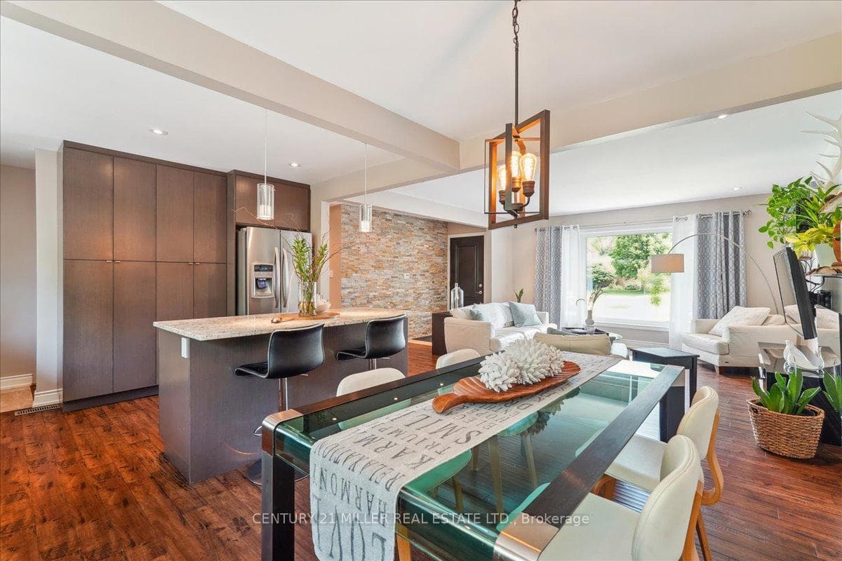544 Maplehill Drive photo 9