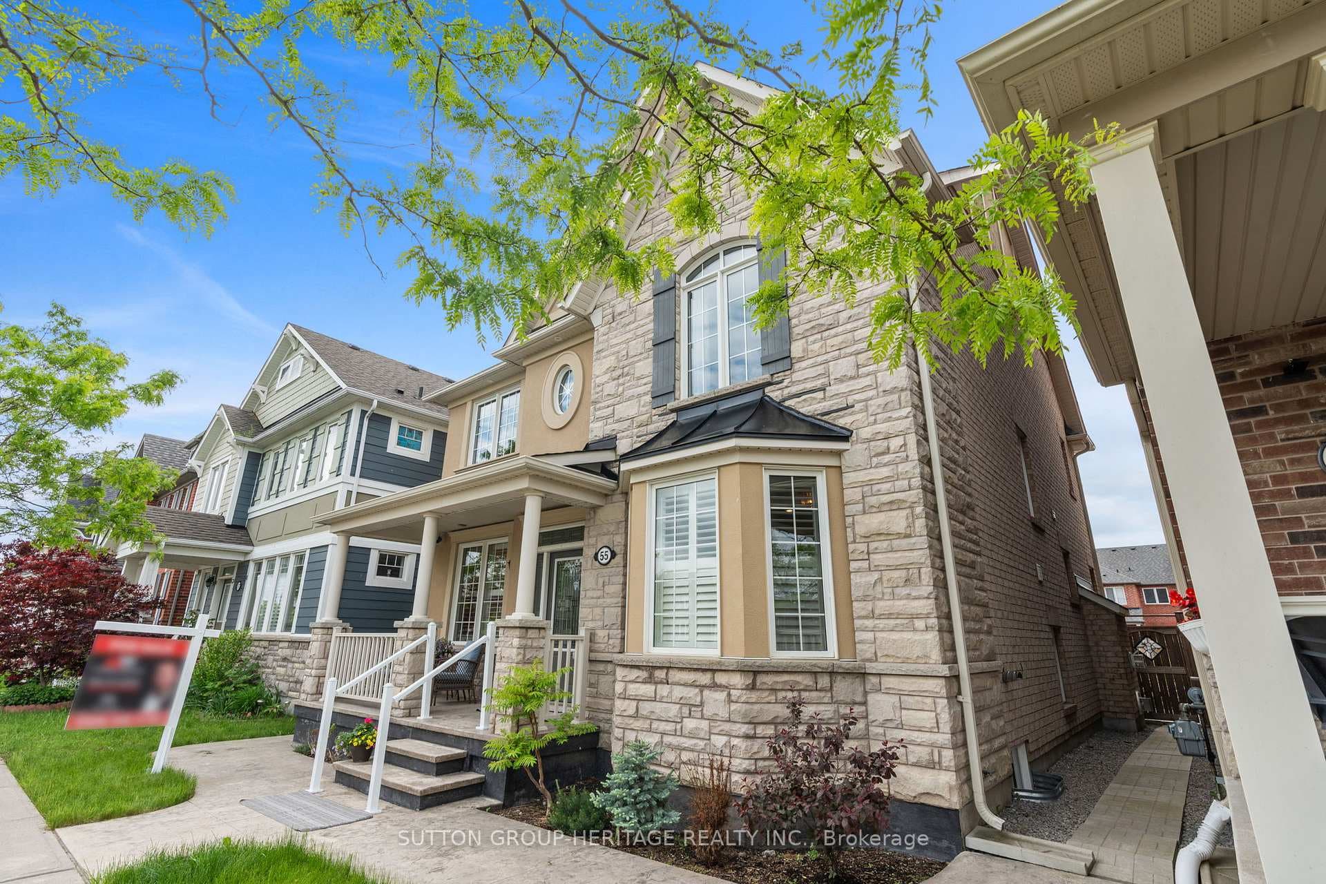 55 Demott Avenue photo 3