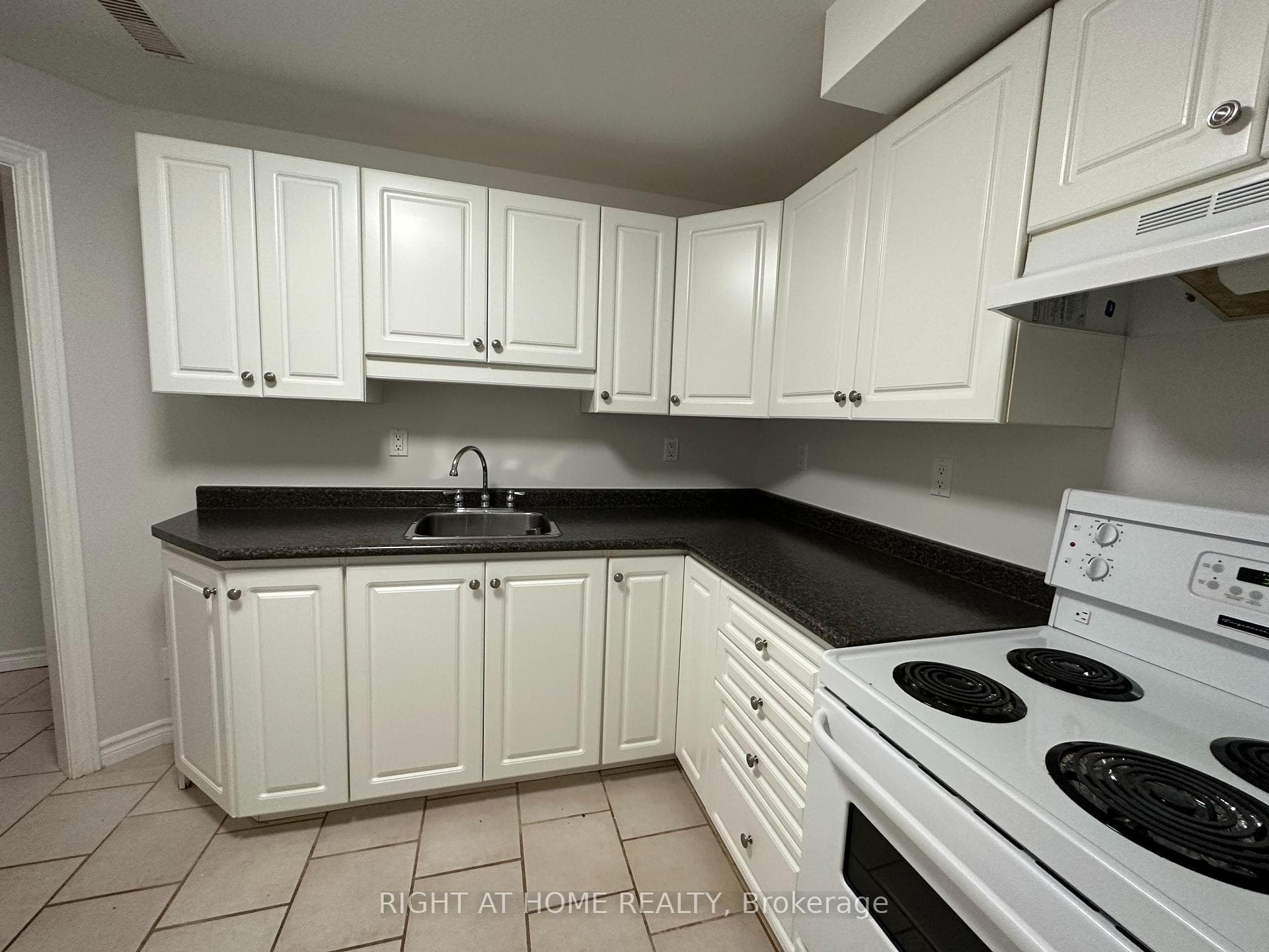 104 KERFOOT CRES Crescent photo 21