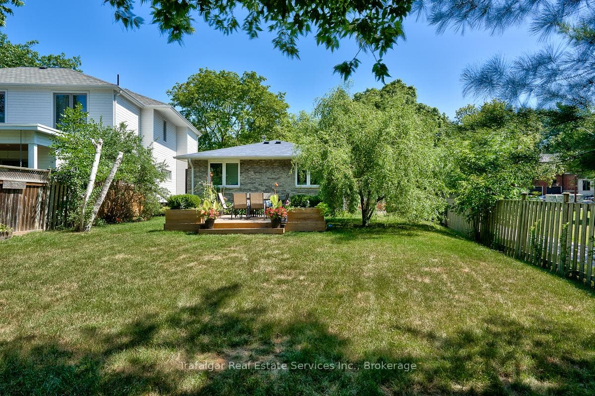 461 Maple Avenue photo 8