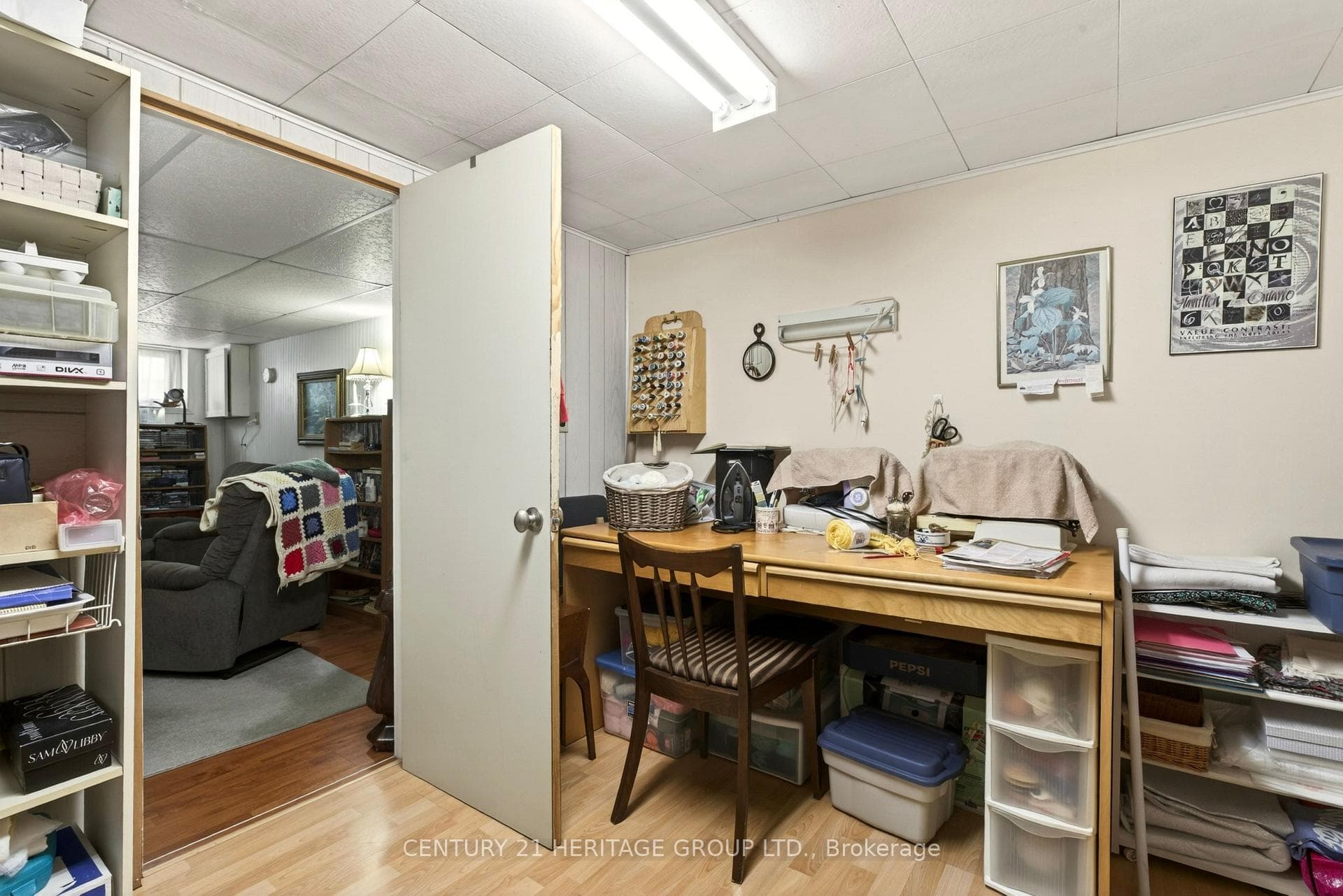 944 Garth Street photo 36