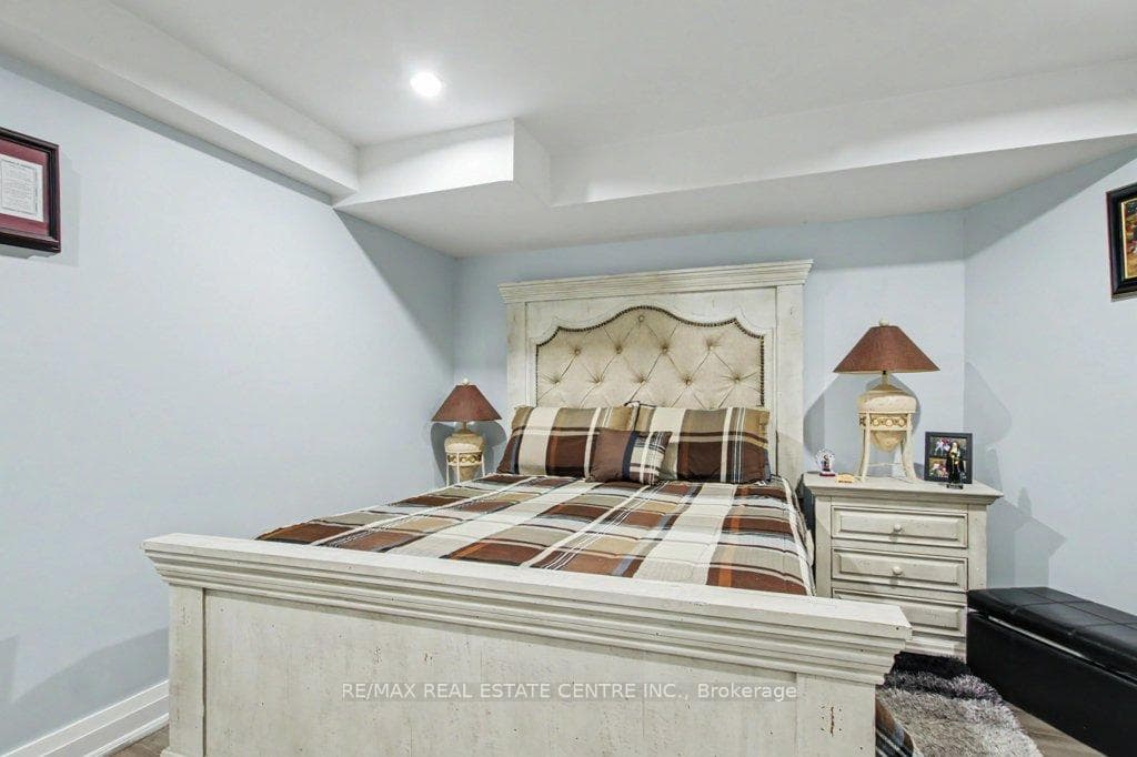 284 Normanhurst Avenue photo 42