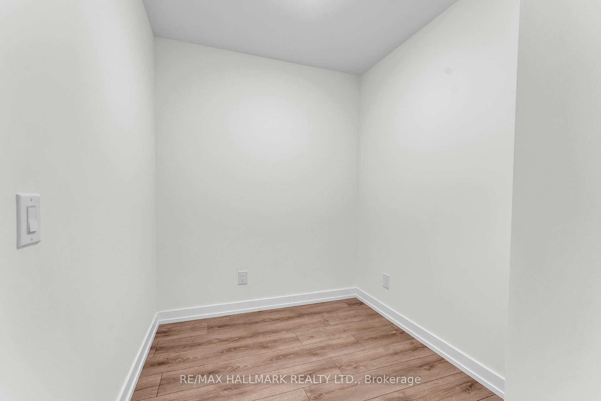 500 Dupont Street Unit 520 photo 8