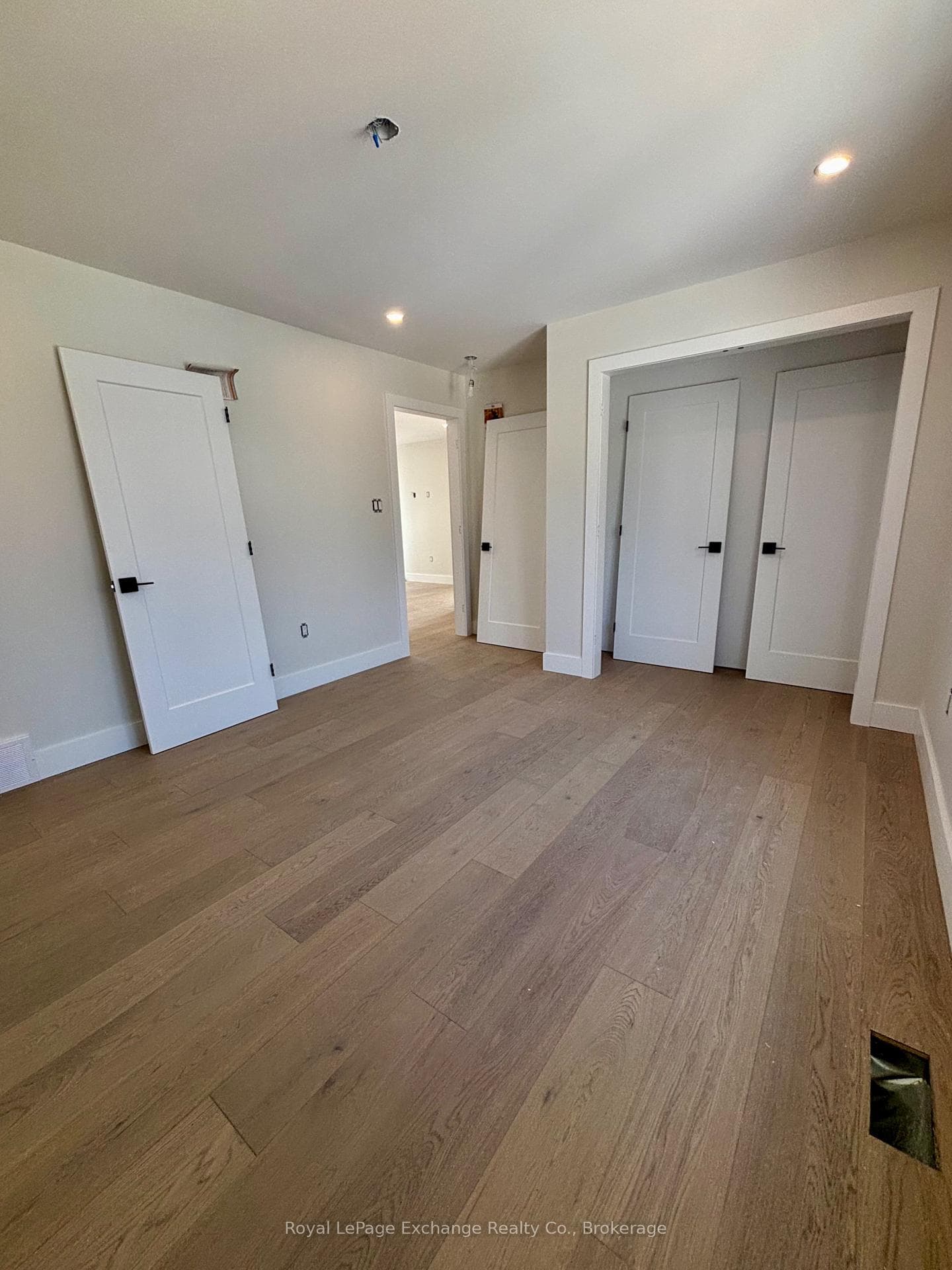 161 HURON Road photo 17