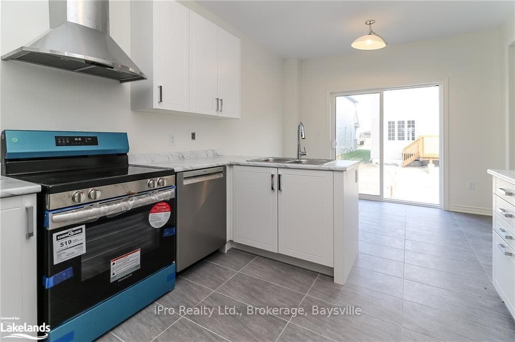240 MCKENZIE Drive photo 16