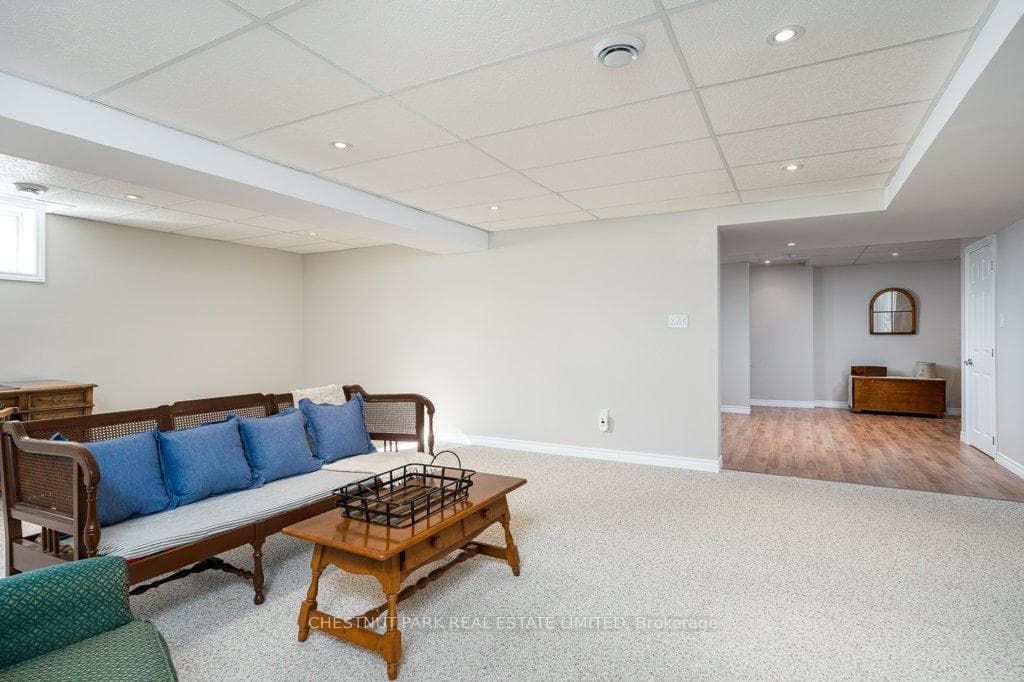 60 Elmdale Drive photo 25