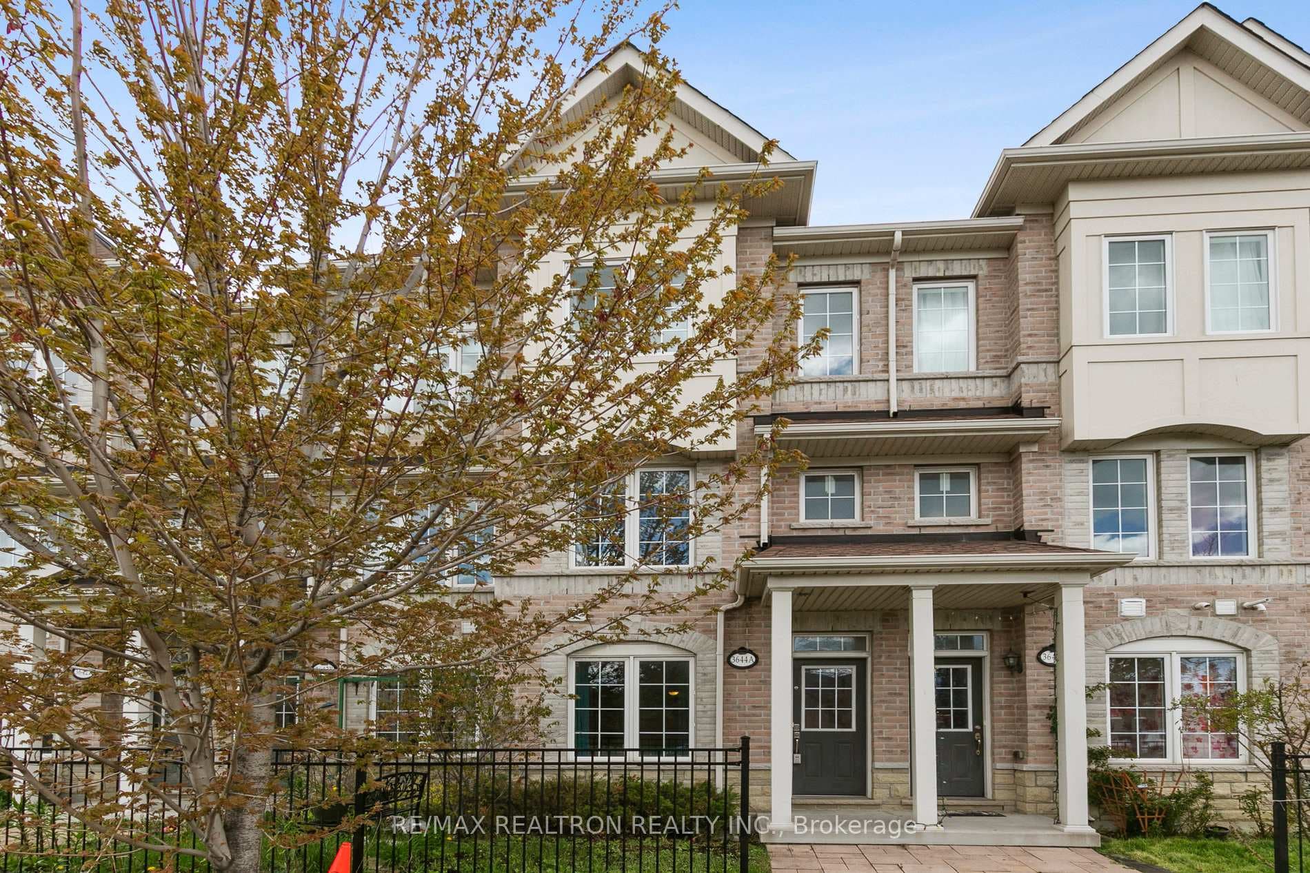 3644A St Clair Avenue photo 1
