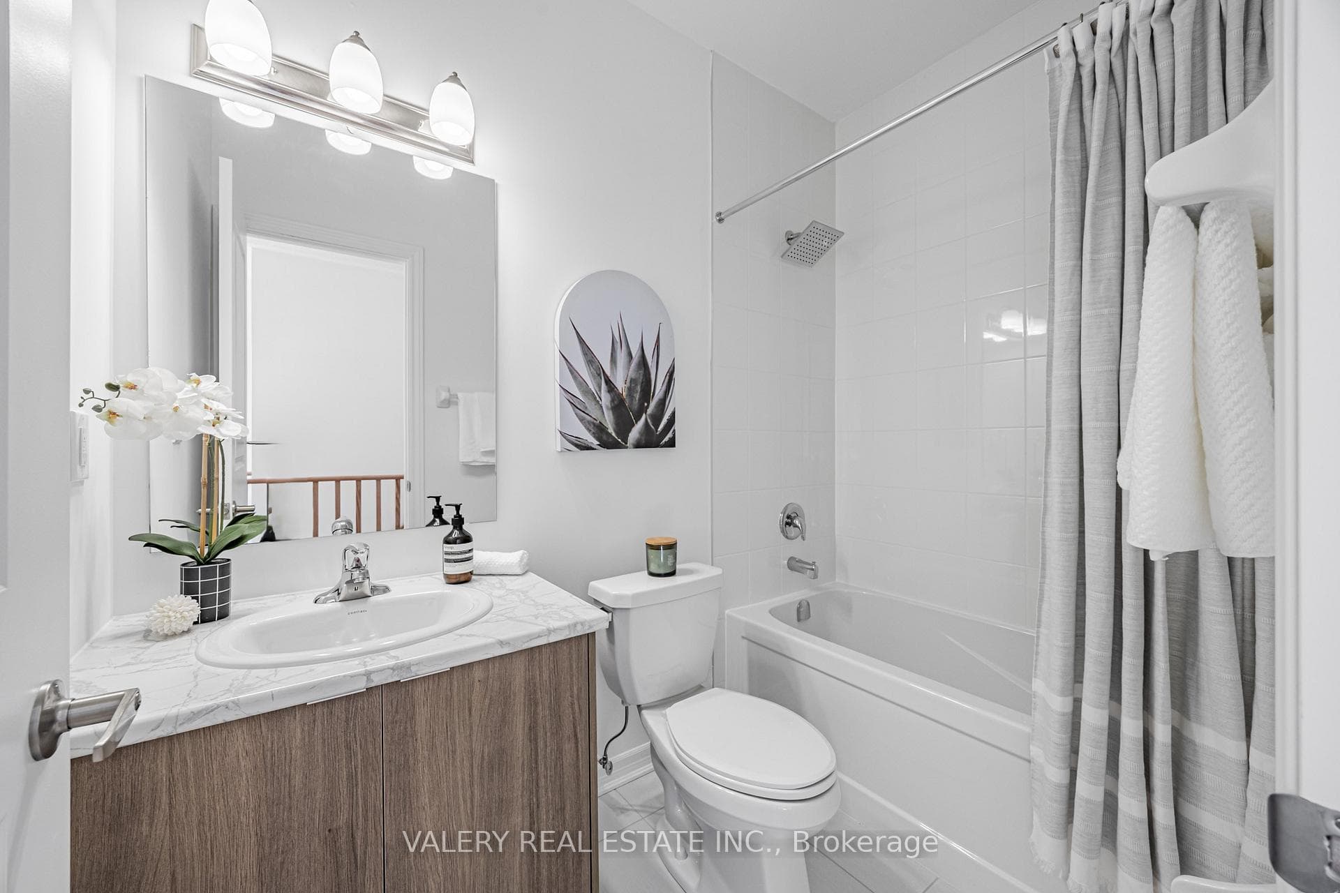 3rd Bathroom (3rd Floor)
