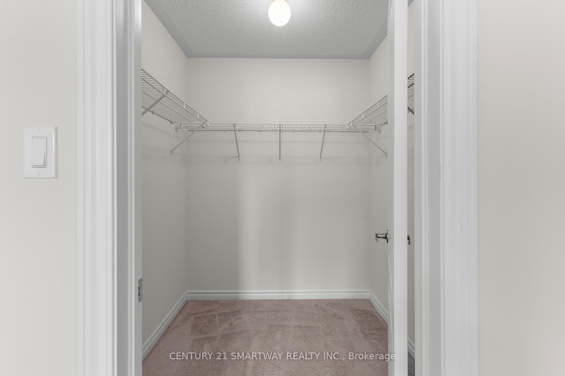 40 HUNTSWORTH Avenue photo 31