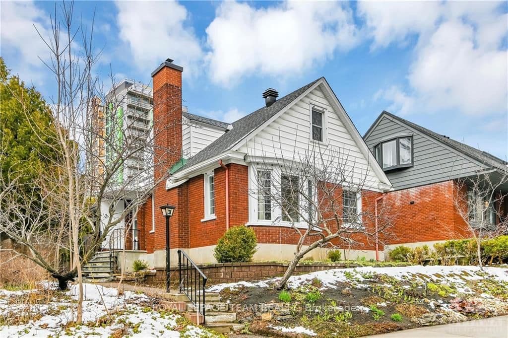3 FREDERICK Place photo 1