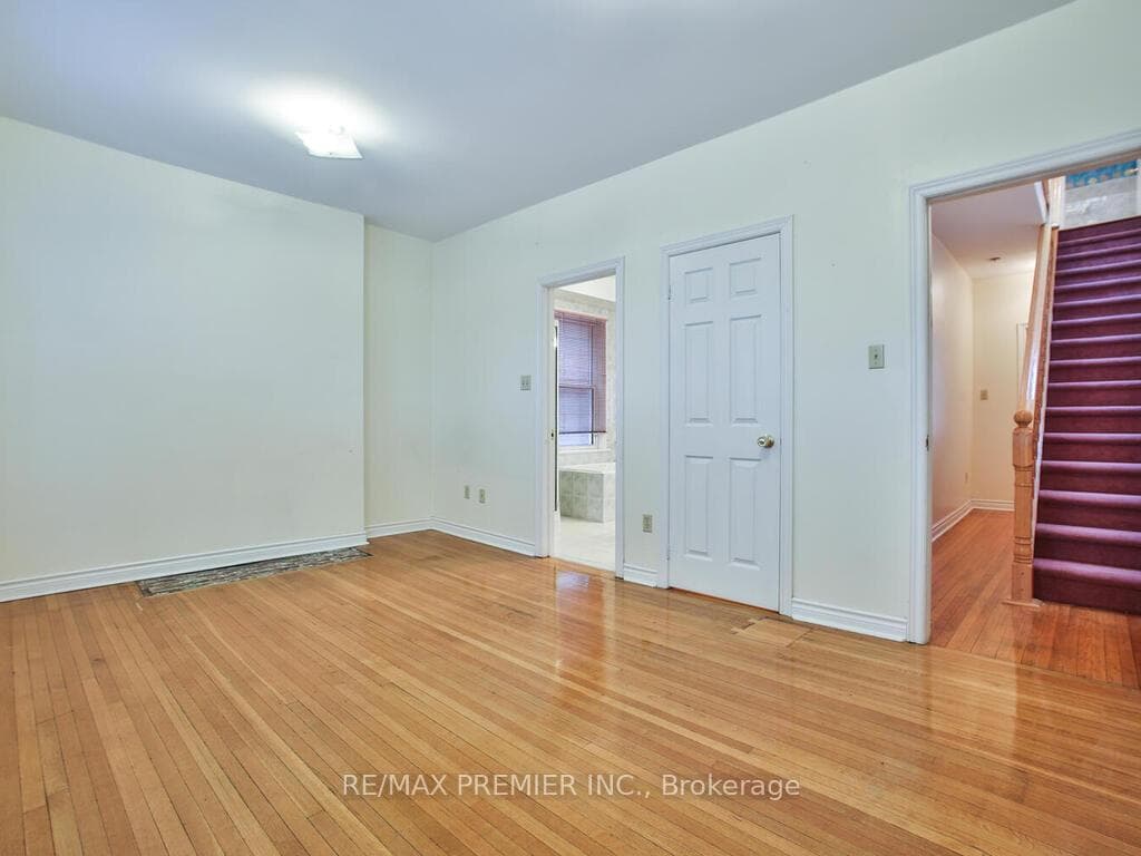 42 Simpson Avenue photo 22