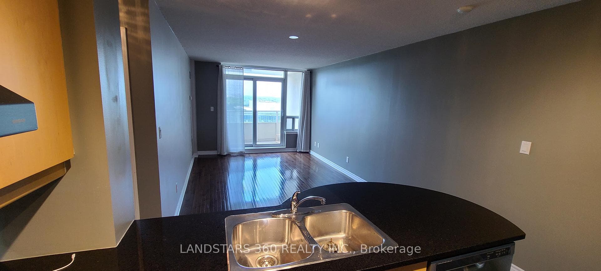 2 Rean Drive Unit 1502 photo 8