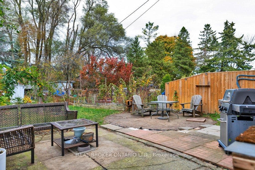 222 Mausser Avenue photo 23